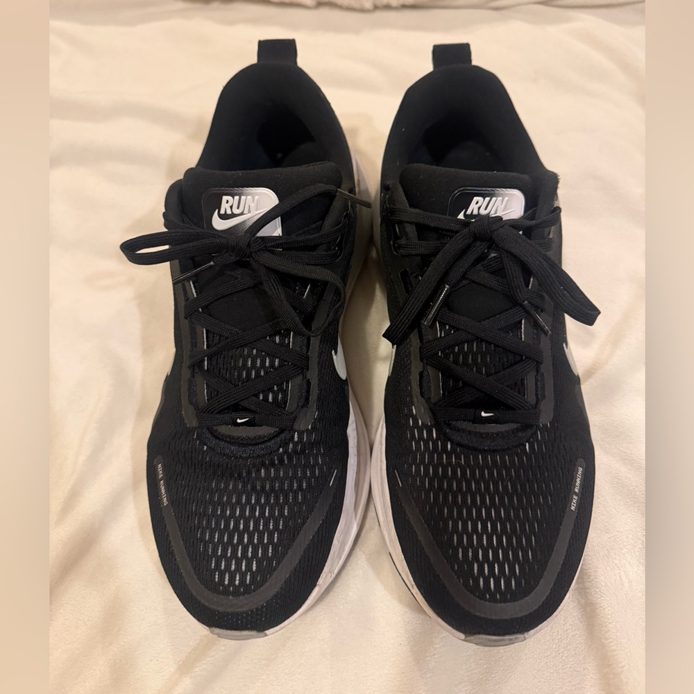 Nike Vomero 18 running shoes